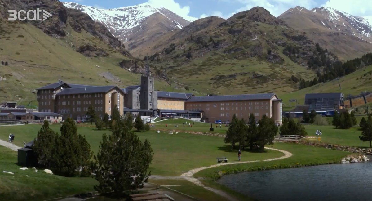 Durant el rodatge de #EudaldCarbonell3Cat  pel <a href="/senseficcio/">Sense ficció</a> de <a href="/324cat/">324.cat</a>  ens vam plantejar buscar una imatge generada amb IA que evidenciés com podria afectar l'augment de temperatura una vall tan coneguda com la de Núria.
El resultat és impactant i no necessita gaire paraules.