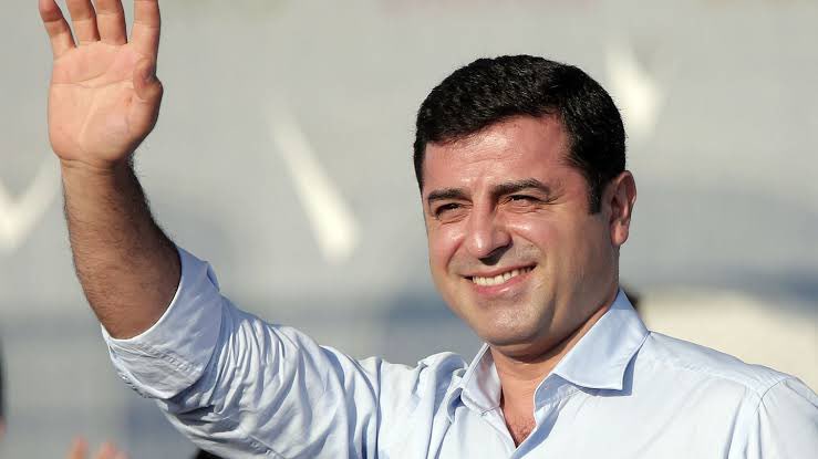 imchaber24's tweet photo. HDP'nin eski Eş Genel Başkanı Selahattin Demirtaş, Nobel Barış Ödülüne aday gösterildi. Teklifi, İsveçli Parlamenter Thomas Hammarberg yaptı https://t.co/ovVILz1PBL