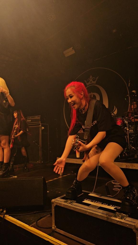 Christycrispy1's tweet image. Take me back😭😭
I have so much pictures help
#rollingquartzincologne
@Rolling_Quartz