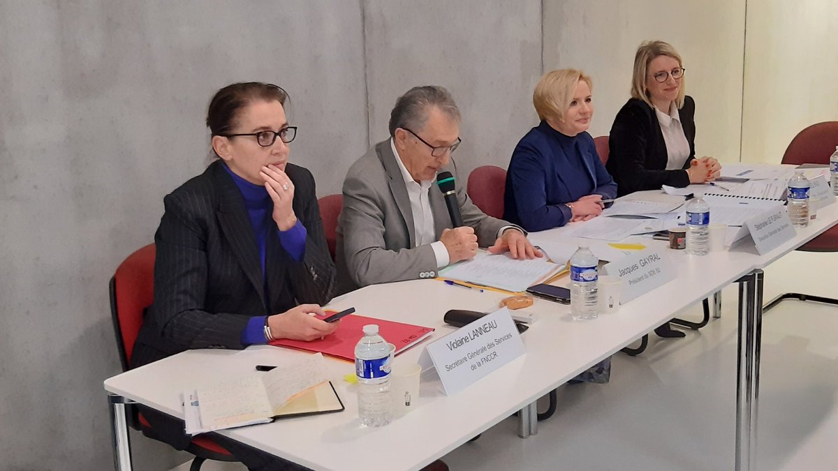 SDE82_'s tweet photo. La CCSPL s’est réunie au #SDE82
À cette occasion, Violaine Lanneau, Secrétaire Générale des Services de la #FNCCR a rencontré les élusdu Syndicat, les concessionnaires et les représentants des associations de consommateurs.
👉: https://t.co/yKK8jbS9Bm https://t.co/BlrstC8ZMQ