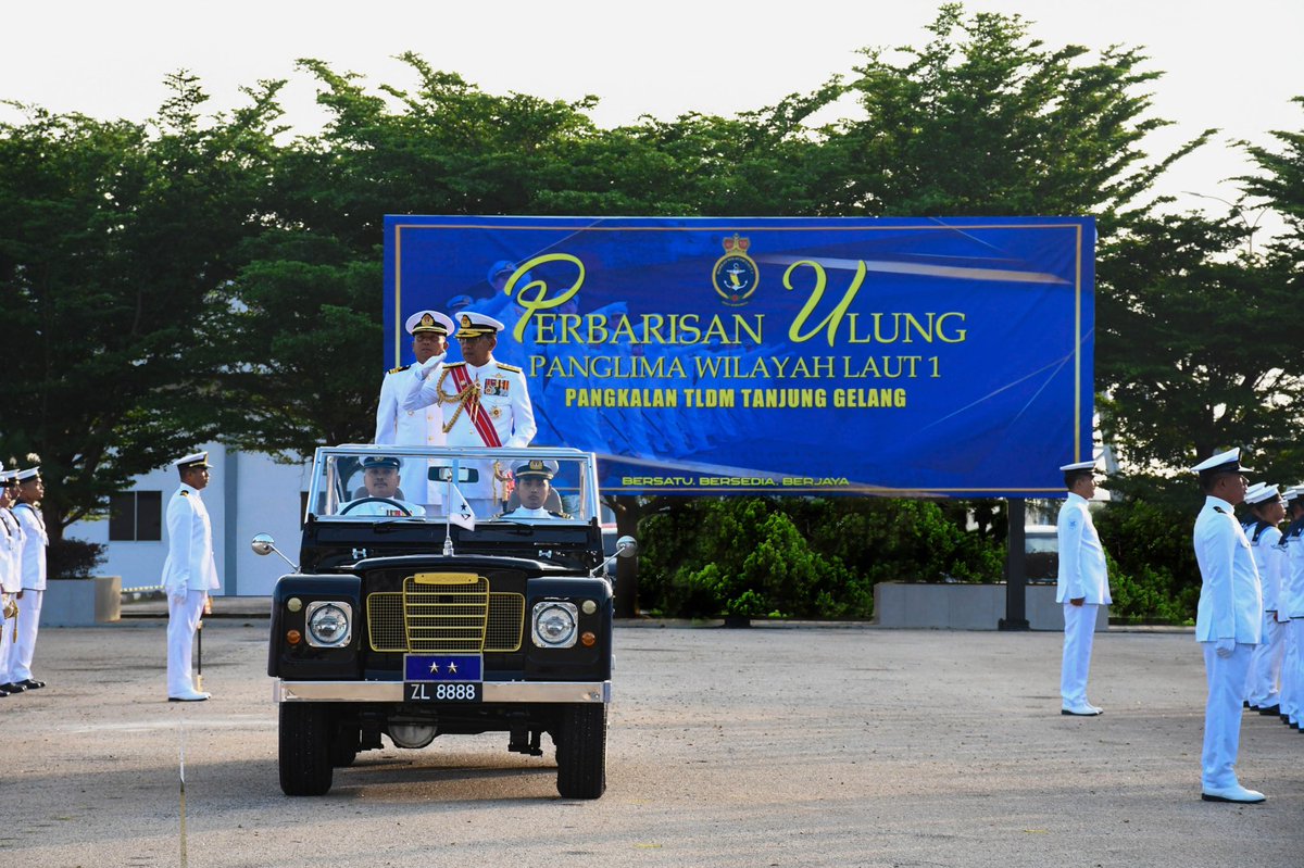 Mawilla_1's tweet photo. Perbarisan Ulung Panglima Wilayah Laut 1 serta Penyampaian Anugerah Bintara dan Laskar Kualiti Penggal Kedua 2023.

@tldm_rasmi 
@MPA_Barat 

#BersatuBersediaBerjaya
#3B4one https://t.co/LsL492orfX