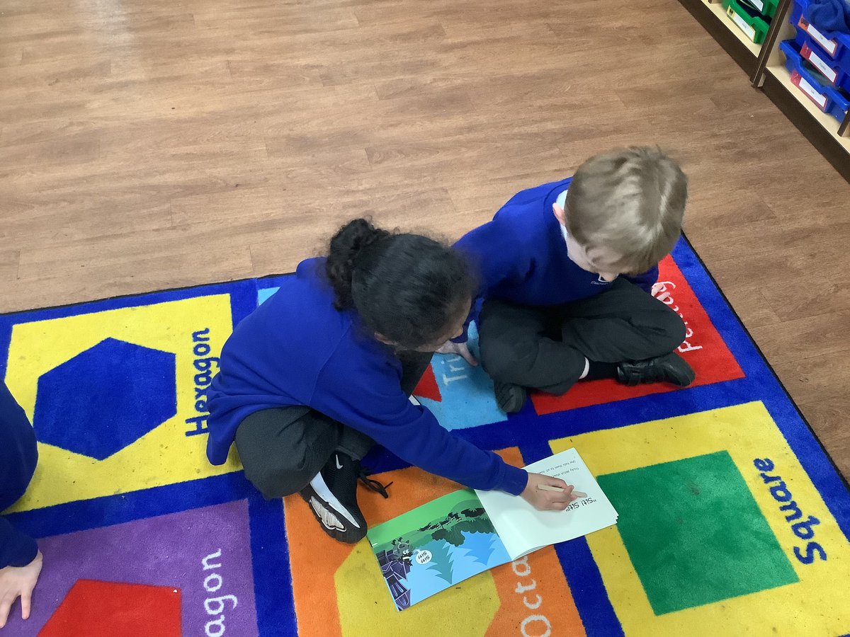 st_michaels_ham's tweet photo. Another excellent paired reading session yesterday! I love seeing the children support one another with their reading. @MonsterPhonics #SMITHPhonics #SMITHReading 📖📚 https://t.co/v4oNyBIUSJ