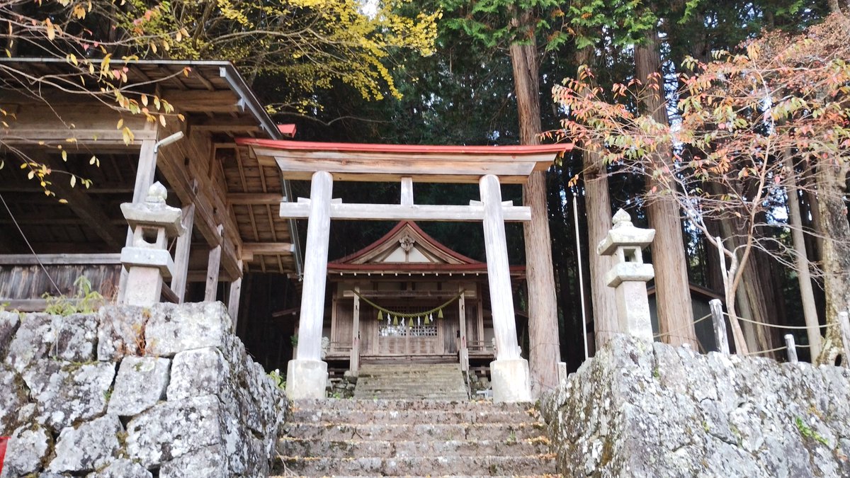 HidaDocument's tweet photo. 【八幡神社（中洞）】
古くは権現峠にあったが、現在地に移転して乗鞍本宮の遙拝所を兼ね八幡大神を祀るようになった。元亀年間、領主東藤相模が代々崇敬したと言われる。
所在：高山市高根町中洞630 https://t.co/zBHcf8a6kV