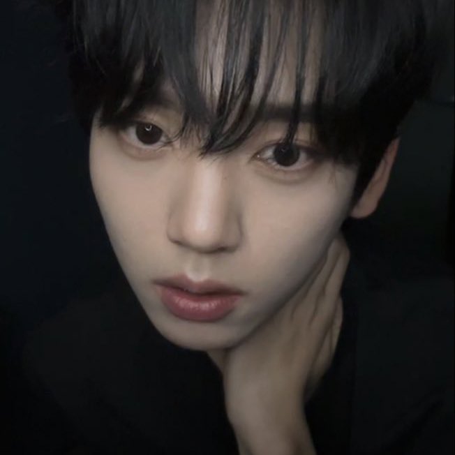 imlivein_hb's tweet photo. 지금 유진이가 라방에서

대학 선배미                                딩초미를
동시에 말아주고 있다고... 진짜 쓰러지기 직전임
#뽀돌이옴 #한유진 https://t.co/pfK7cZUSWc