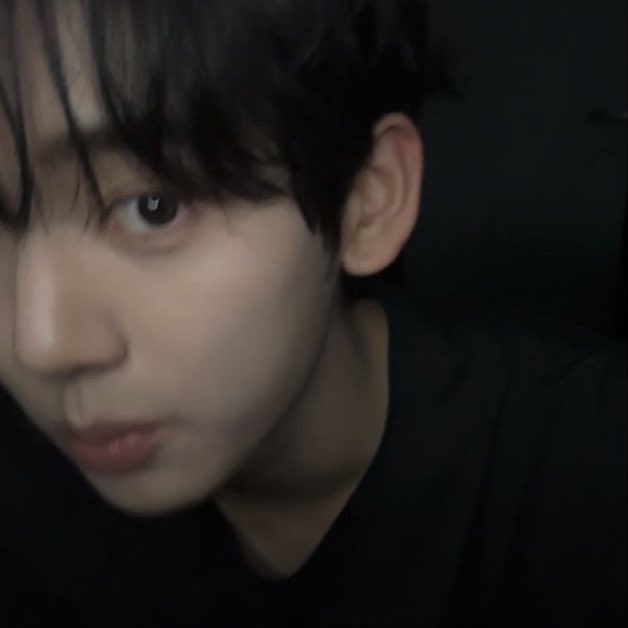 지금 유진이가 라방에서

대학 선배미                                딩초미를
동시에 말아주고 있다고... 진짜 쓰러지기 직전임
#뽀돌이옴 #한유진