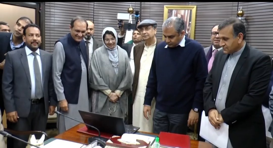 نادرا کی جانب سے لاہور کے شہریوں کے لئے ایک اور 
سہولت

 لاہور ریجن میں کمپیوٹرائزڈ اسلحہ لائسنس کی تجدید و ترمیم کے لئے خصوصی کاؤنٹر  قائم

 نادرا لاہور ریجن میں شہریوں کو سہولت اور آسانی کےساتھ کمپیوٹرائزڈ اسلحہ لائسنس کے اجراء کے لئے  11 خصوصی کاؤنٹرز کام کررہے ہیں۔

وفاقی