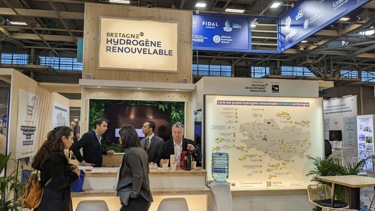 Le salon <a href="/HyVolution/">Hyvolution</a> se poursuit aujourd'hui !
La Bretagne de l'hydrogène et ses 14 acteurs vous attendent toujours sur notre pavillon collectif  
📍 Stand 4M32 !
<a href="/danielcueff/">Daniel Cueff</a> <a href="/regionbretagne/">Région Bretagne</a> <a href="/BretagneBDI/">Bretagne Développement Innovation</a>