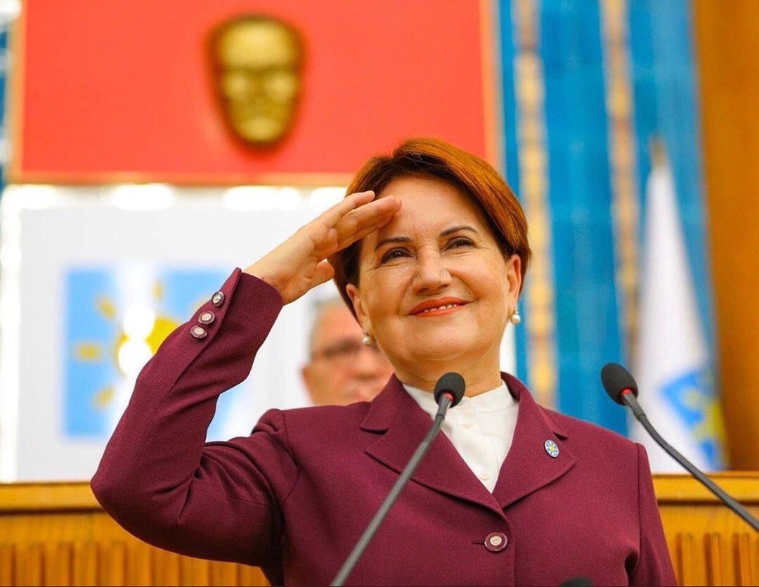 HaberMOD's tweet photo. #SONDAKİKA | Meral Akşener’den sığınmacılara karşı önlem vaadi:

🔺İYİ Parti’nin yönettiği belediyelerde yabancı alfabelerde tabela asılmasının önüne geçilecek. 

🔺Uyulmayanlar kaldırılacak. Sığınmacıların gettolar oluşturup, minyatür Suriyeler kurmalarını engellemek için yeni imar planları kurulup kentsel dönüşüm başlatacağız.

🔺Kazandığımız illerde vergi vermeyen, standartlara uymayan kaçak iş yerlerine göz yumulmayacak, derhal kapatılacak.

🔺Belediye hizmetlerinin kanuni tanımında vatandaş ifadesi geçmesi sebebiyle kazandığımız belediyelerde burs ve sosyal yardım almalarının önüne geçilecek

🔺Belediyelerimize ait park ve mesire yerlerinde huzur bozucu davranışlarına izin verilmeyecek.

🔺Statüsü ne olursa olsun yabancı uyruklu hiçbir kişi kurumlarımızda çalıştırılmayacak. İYİ Parti’nin yönettiği her şehirde sığınmacı sayısını azaltacağız.