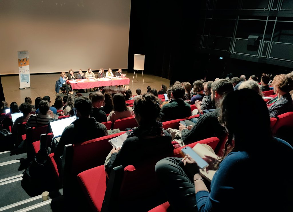 ReseauRTES's tweet photo. De bon matin au #ForumESS2024, amphithéâtre complet pour la table ronde du RTES :
📣#Coopérer : une nécessité pour soutenir l’ESS sur les territoires en transition ?
Témoignages de plusieurs collectivités : @NvelleAquitaine, @BxMetro, @Bordeaux et @gironde, et la @fabtransitions https://t.co/lVLwGlJpS1