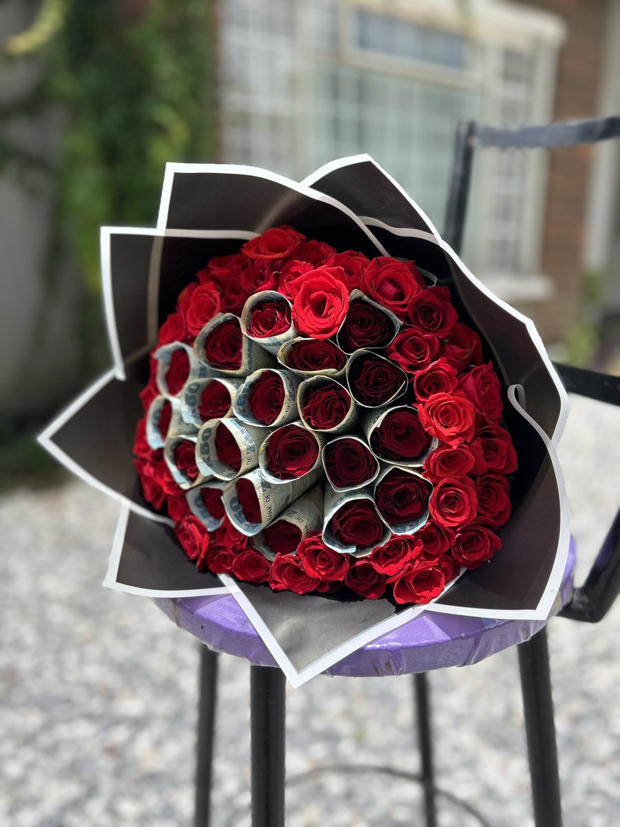 Candysgifts11's tweet photo. Birthday money bouquet, for orders call us on 0977420540 https://t.co/aLHEcBPIFF