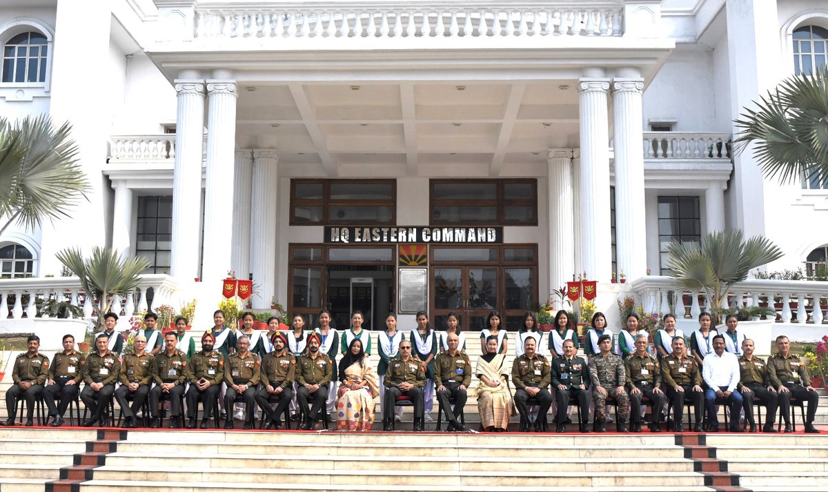 #IndianArmy
'As part of #NationalIntegrationTour under #OpSadbhavna, Team comprising of 20  students and 03 teachers from Women College, #Digboi, #Assam interacted with Lt Gen RC Tiwari, #ArmyCdrEC at Fort William, #Kolkata and visited #EasternCommand Museum. The tour aimed at…