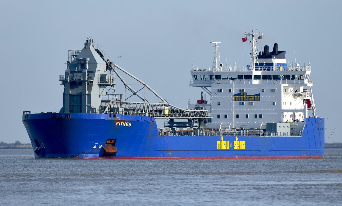 FraserG32883664's tweet photo. Self unloading bulk carrier Fitnes built 2010 near Gravesend. #Fitnes #BulkCarrier #BulkCarriers #Gravesend #RiverThames #Thames #GeneralCargoShip #Shipping #ShipsInPics #Shipspotting #Ship #WorkingRiver #Ships #Schiffe #bootjeskijken #Schip #Mibau #Stema #MibauStema https://t.co/7NjwJM19EN