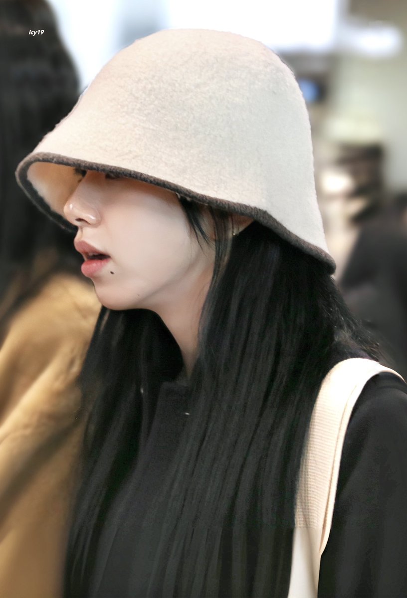 ICY19_'s tweet photo. 240131 인천 출국

I GOT U 많이 관심부탁해!

#TWICE #트와이스
#채영 #chaeyoung https://t.co/3VDQ90JY8w