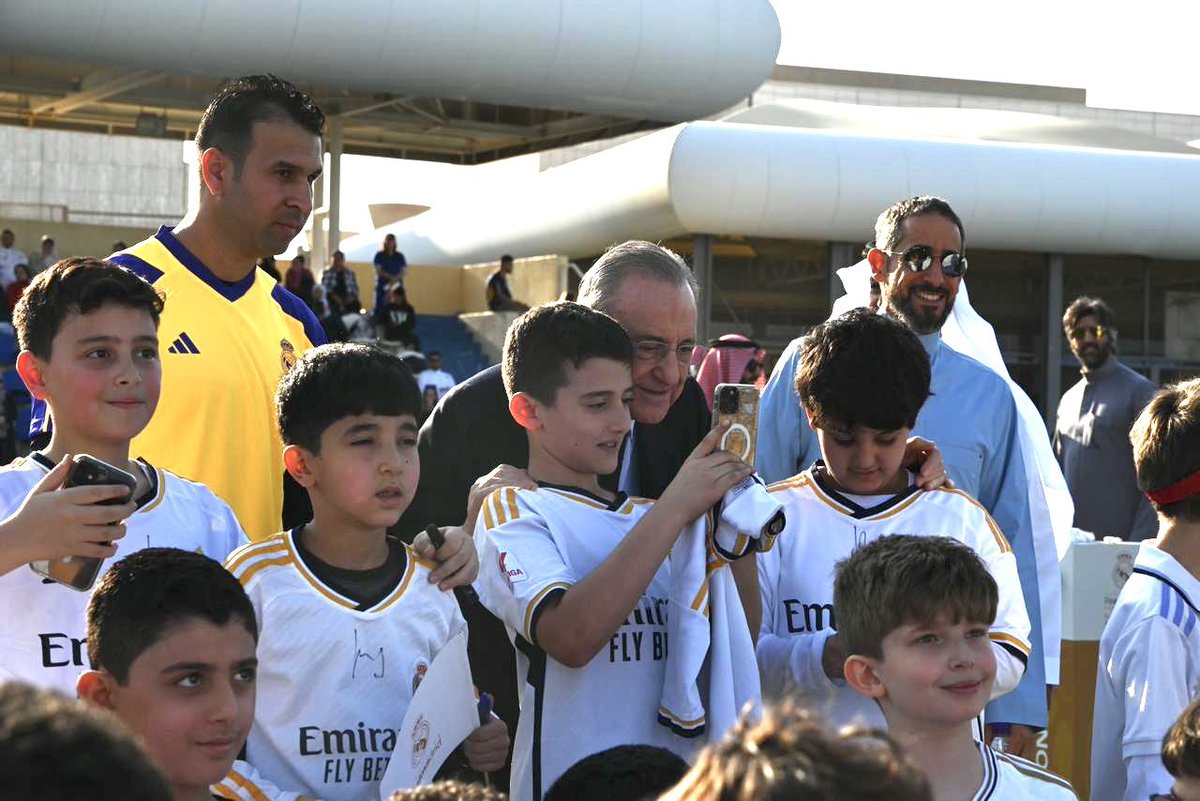 rmfsaudi's tweet photo. The Real Madrid Program at Riyadh Schools pulled off an unforgettable welcoming ceremony for President Florentino Perez and the legendary @Oficial_RC3 .Honored to have HE Ambassador @JorgeHeviaJHS and Dr. @balbadr join us. #RealMadrid #MISK #Riyadh https://t.co/iryMptnyQk