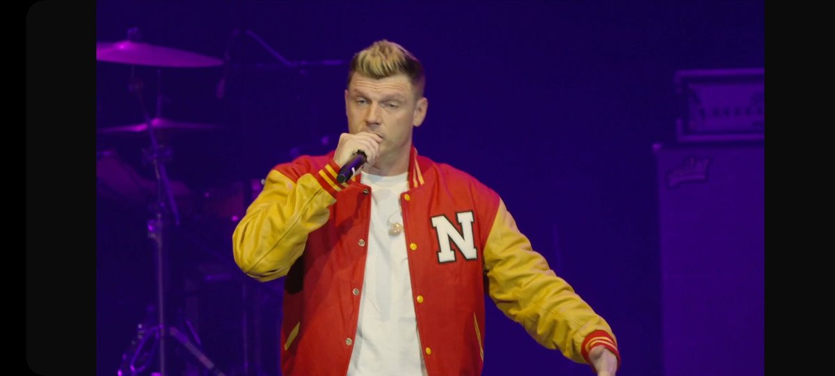 dina_marseb's tweet photo. Me lo pasé genial  y lo disfruté mucho el concierto de México, aunque empalme con el trabajo y estoy sin dormir pero fue genial  y no me importa. 
Gracias @nickcarter , eres genial. 
Te quiero mucho ❤️❤️❤️ https://t.co/F8H4ub4jog