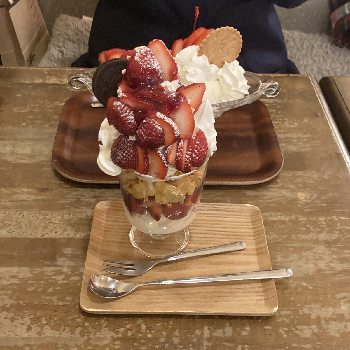 ip_ykk's tweet photo. 友達と、素敵なパフェを、食べた🍓🍓🍓ほんとうにすてき、幸せだったとても https://t.co/lQ4lJqPDWg