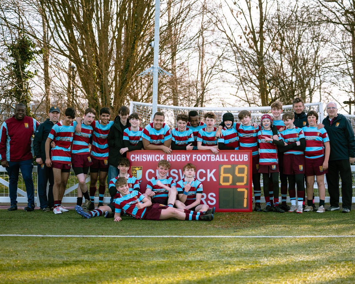 Our U14s had a big day out on the pitch at home this weekend against @hertfordrfc B. The sun was out as they defended home turf admirably, and clearly had loads of fun doing it.

Full album here: chiswickrugby.co.uk/photos/u14-v-h… 
...
#CRFC #CRFCJuniors #chiswickrugbyclub #chiswick