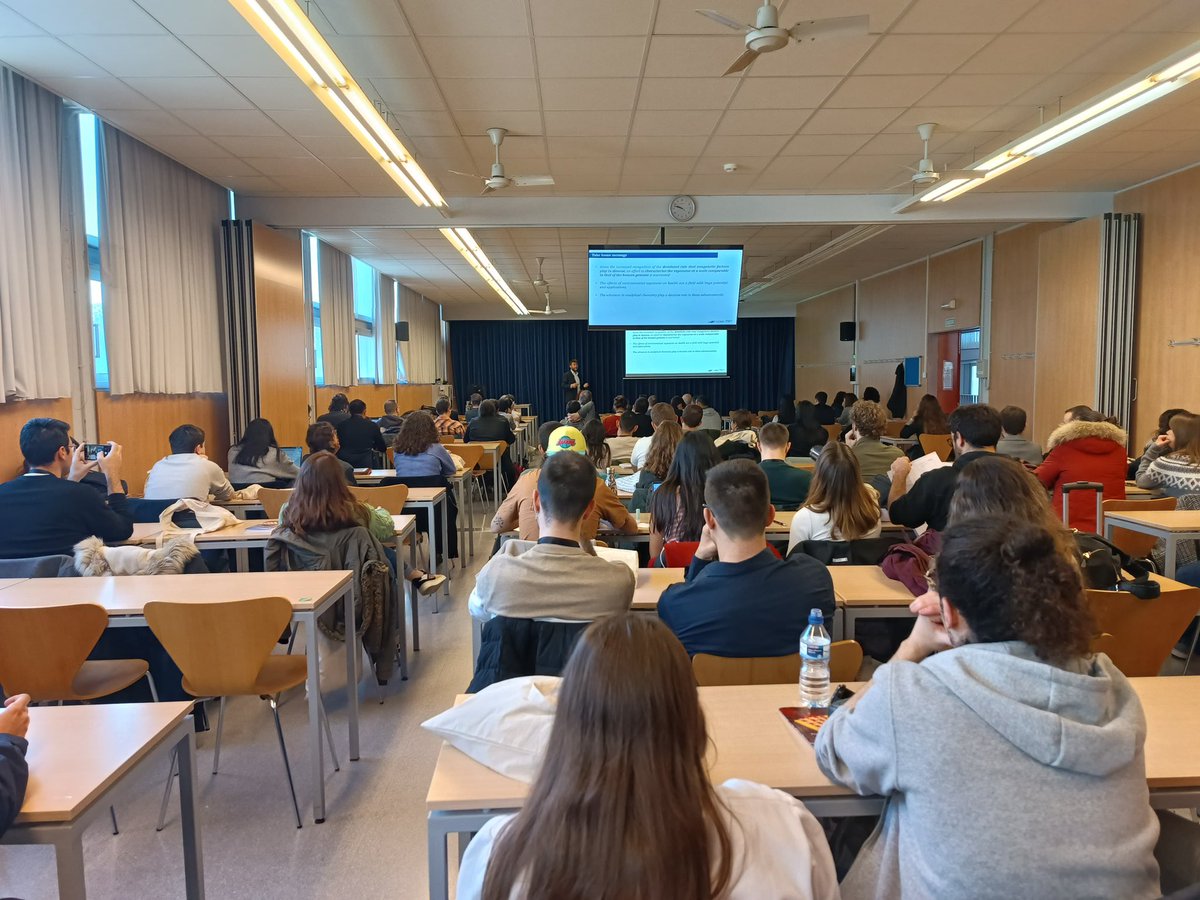 Comencem la 3ra Jornada de la #XIIITrobadaSCQ amb la conferència plenària del Dr. Pablo Gago <a href="/PGagoFerrero/">Pablo Gago Ferrero</a> sobre &lt;&lt;Eines analítiques per a la comprensió de l’exposoma químic &gt;&gt; <a href="/scq_iec/">Societat Catalana de Química</a> <a href="/iec/">IEC</a> <a href="/universitatURV/">Universitat Rovira i Virgili</a> <a href="/quimicaURV/">Facultat Química URV</a>