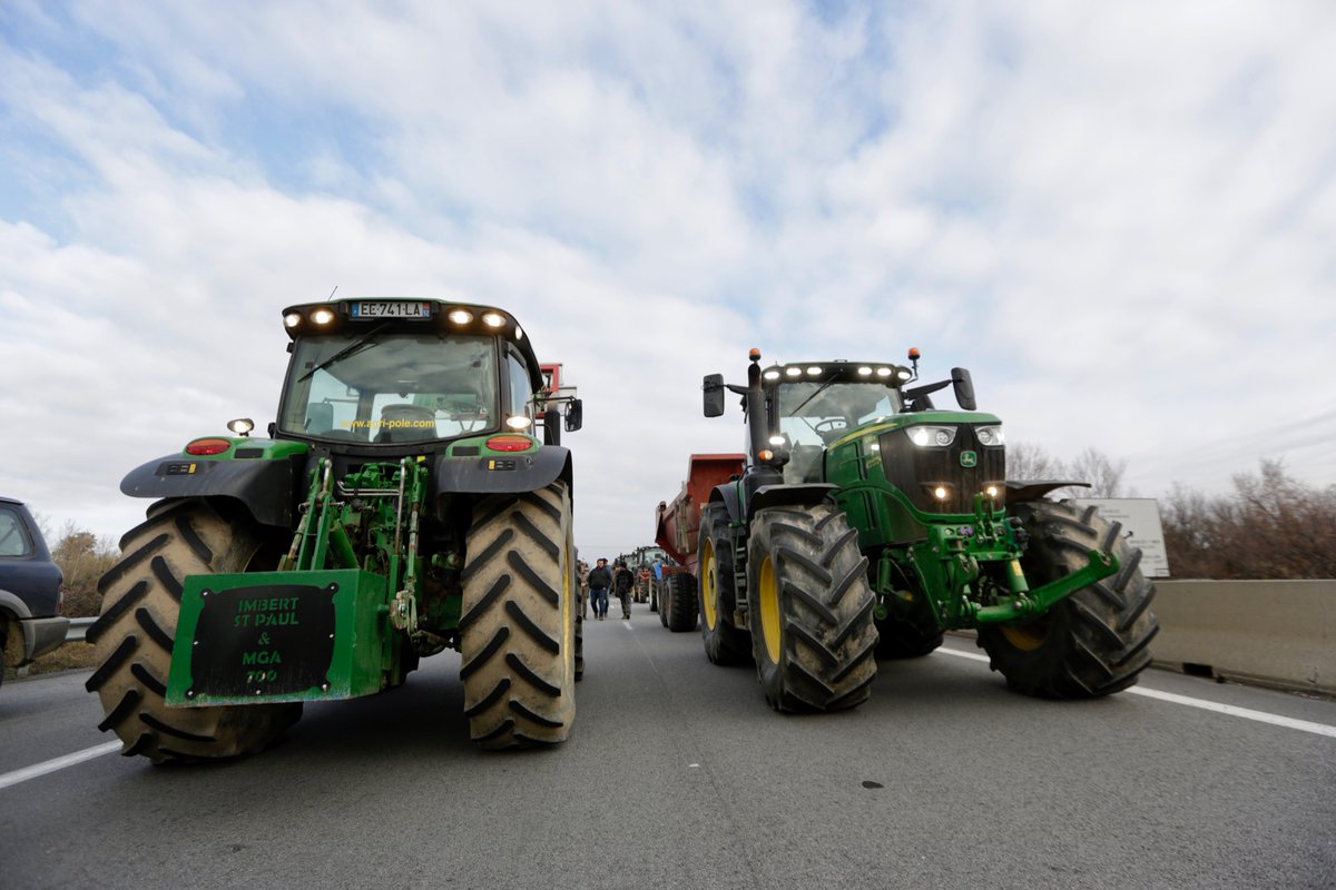 FredVennarecci's tweet photo. #AgriculteursEnColeres #FarmersProtest #Perpignan #FNSEA  #GabrielAttal #photojournalism #LindependantduMidi #Maxppp #France 
📷 @FredVennarecci https://t.co/66CtljeOdm