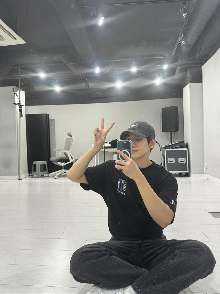 tan__official_'s tweet photo. [#창선] 연습 연습 🫣 빵이팅!!!!!!💪

#티에이엔 #TAN #HOL_CS https://t.co/TMY55knEPD