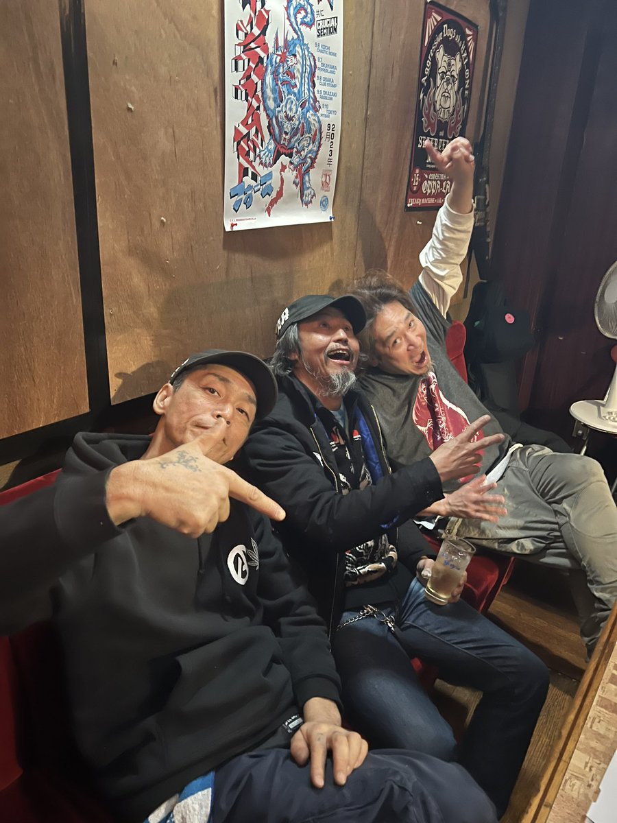 yokohama_puente's tweet photo. 【オレカン最後の日】

15年前
プエンテを始めるにあたり
オレカン飯田さんの元へご挨拶に行きました

この夜は終始飯田さんと2人だけ

「ベイエリアに住んでいたのか！？」

同じカリフォルニアのオレンジカウンティと意気投合
山盛りのウイスキーを沢山頂き
フラフラとなりながら
続く https://t.co/u14JFoRsdR