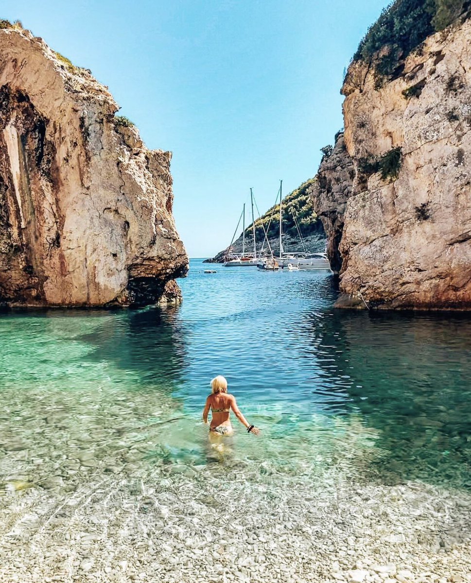HrvatskaNaDlanu's tweet photo. 📍Stiniva #beach island #Vis 💙 @HrvatskaNaDlanu by @thenomad.life
・・
🗯️ Vis archipelago, protected UNESCO Geopark. 👉 https://t.co/4EkhgZFKim
・・
#stiniva #discoverdalmatia #visitvis #VisitCroatia 🇭🇷 https://t.co/DMBbZYzjiy
