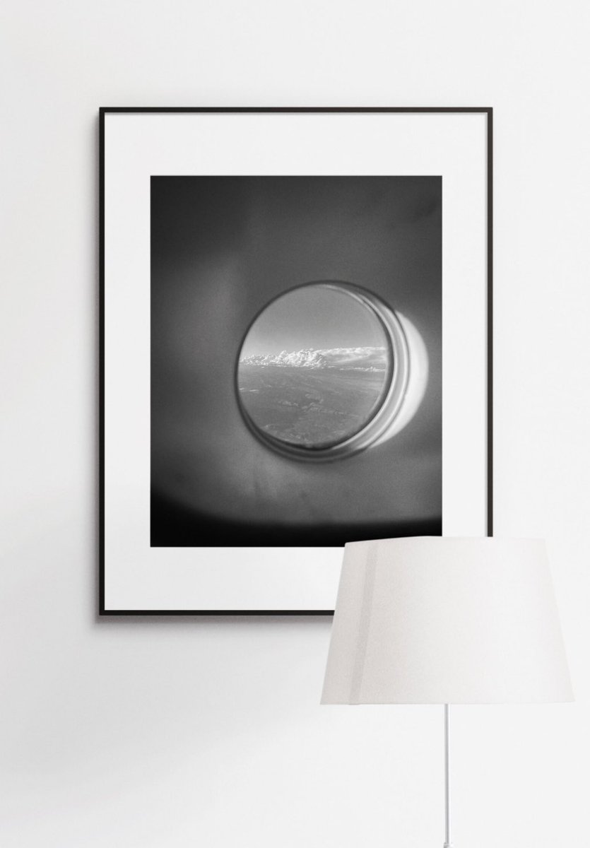 Monochrome | 0059
A view out of a the tiny window of B737-800 door. etsy.com/listing/147618…

#boeing #digitalprints #monochromephotography #737door