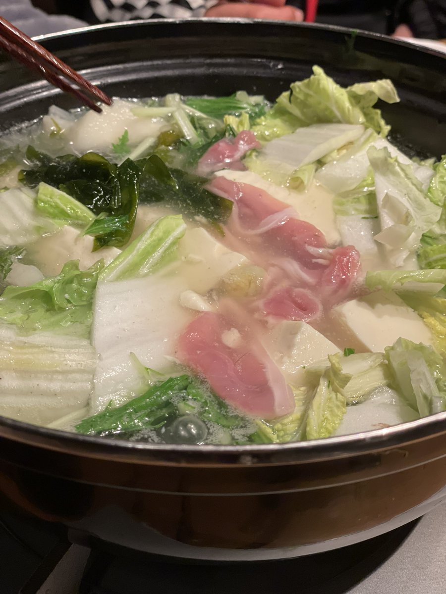 OFP_HAGI's tweet photo. 冬の夕食やっぱり鍋で温まりたい🍲　ということで、むつみ豚とブリをしゃぶしゃぶ〜。萩は海の幸も山の幸も楽しいです🥰

#山口県産ぶた肉　#山口県産ブリ
山口県産農林水産物を #pr  #ぶちうま100 のOFP_HAGIでした。

むつみ豚のつくり手さん取材しました！
↓↓
https://t.co/qScfwnLO6k https://t.co/7ZRHlChZzK