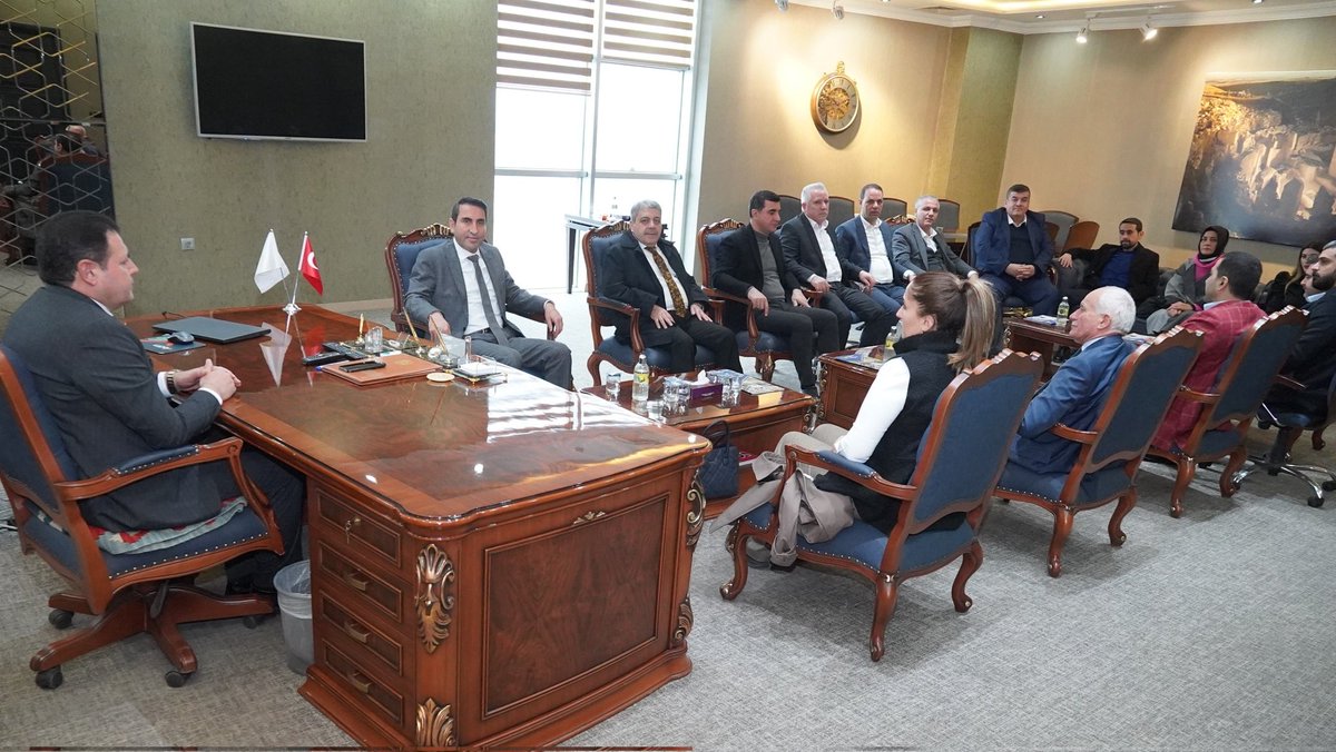 DOGÜNSİFED olarak Şanlıurfa Ticaret ve Sanayi Odası (ŞUTSO) Başkanı Mehmet YETİM ve Yönetim Kurulu üyelerine ziyarette bulunarak bölge ekonomisi üzerine istişarelerde bulunduk.