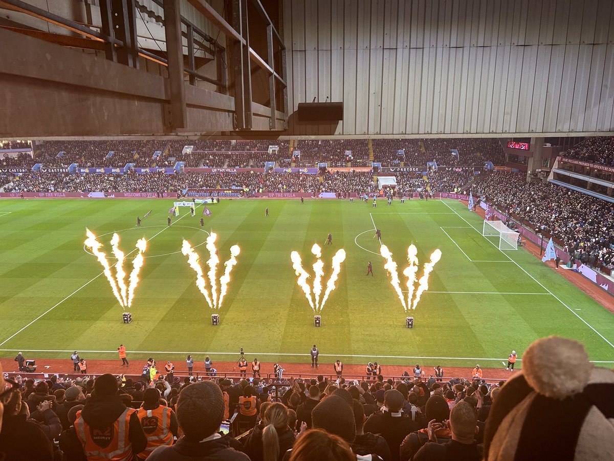 JMere24's tweet photo. 2 wins, 4 days #HWTL ⚫️⚪️ https://t.co/n9Hrf9yAlx