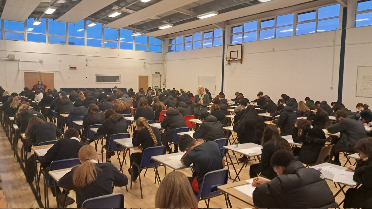 Best of luck to our @Olchfaschool pupils in Y9, Y10 and Y11 taking part in the @UKMathsTrust Challenge today!! We hope you enjoy the challenge! 💪🏻