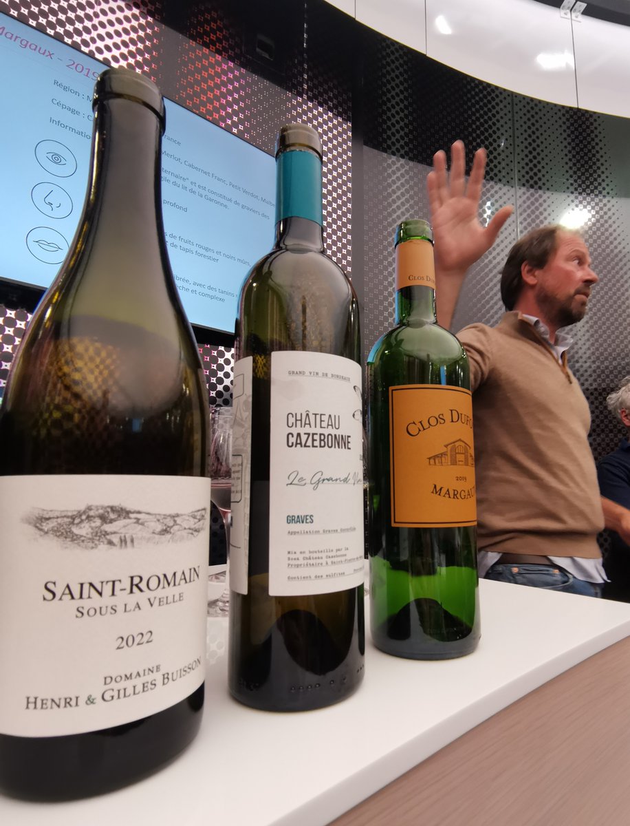 🍷🌿 #Environnement &amp; #Vin
Hier soir, Nicolas Jamin, œnologue, animait pour la 2ème fois à la Cité du Vin une masterclass sur les vins biodynamiques !

Au programme, dégustation de 3 vins, pour identifier leurs caractéristiques organoleptiques.