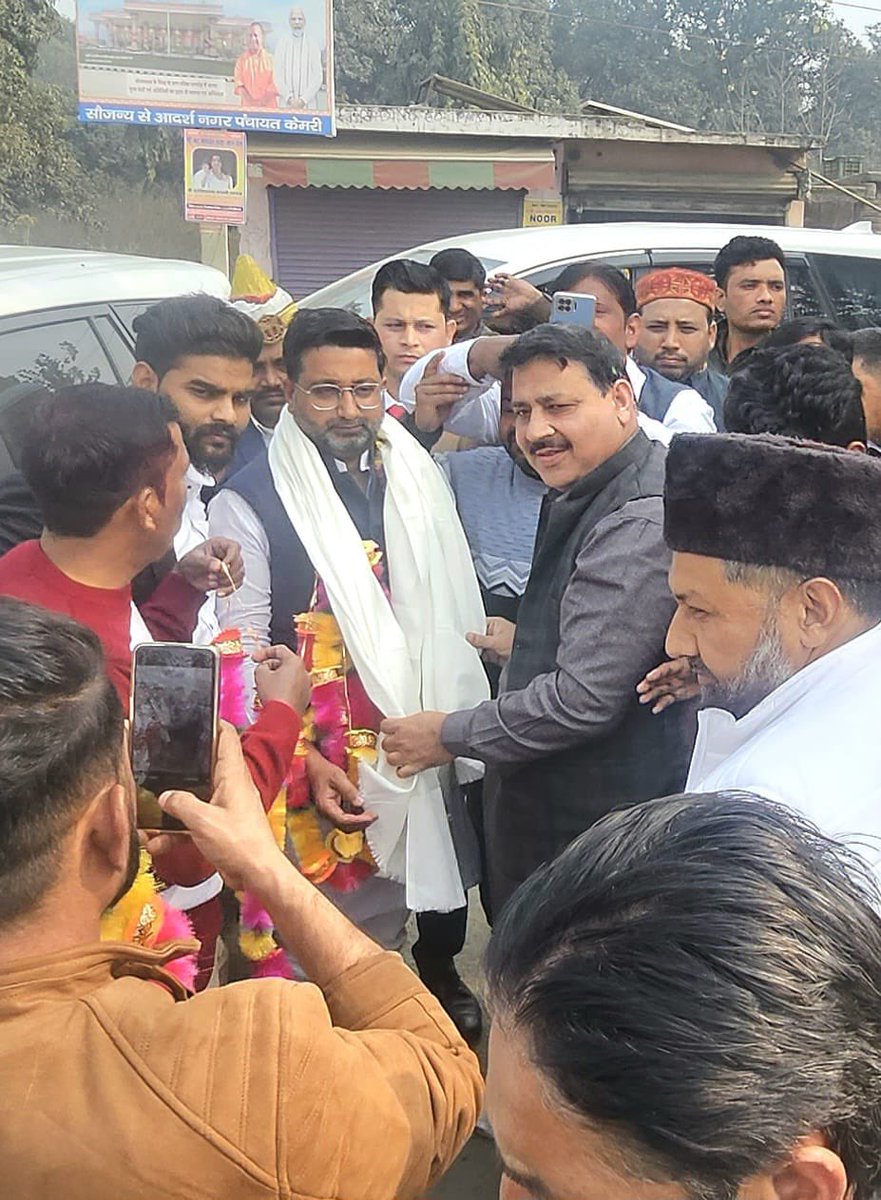 danishazadbjp's tweet photo. आज रामपुर पहुँचने पर क़ौम के भाइयों ने इस्तक़बाल किया और लोगों से हुकूमत की जानिब से चलायी जा रही अवामी-फलाही पॉलिसियों पर बातचीत की। इस दौरान मेरे साथ अकलियती मोर्चे के जिला सदर जनाब वसीम जी और जनाब शाहीन अंसारी जी मौजूद रहे। https://t.co/6pWwf4EdfJ