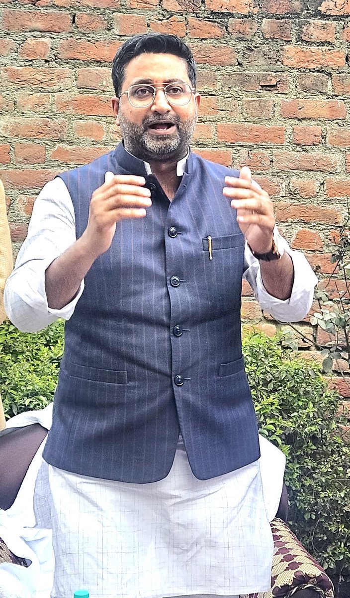 danishazadbjp's tweet photo. आज रामपुर पहुँचने पर क़ौम के भाइयों ने इस्तक़बाल किया और लोगों से हुकूमत की जानिब से चलायी जा रही अवामी-फलाही पॉलिसियों पर बातचीत की। इस दौरान मेरे साथ अकलियती मोर्चे के जिला सदर जनाब वसीम जी और जनाब शाहीन अंसारी जी मौजूद रहे। https://t.co/6pWwf4EdfJ