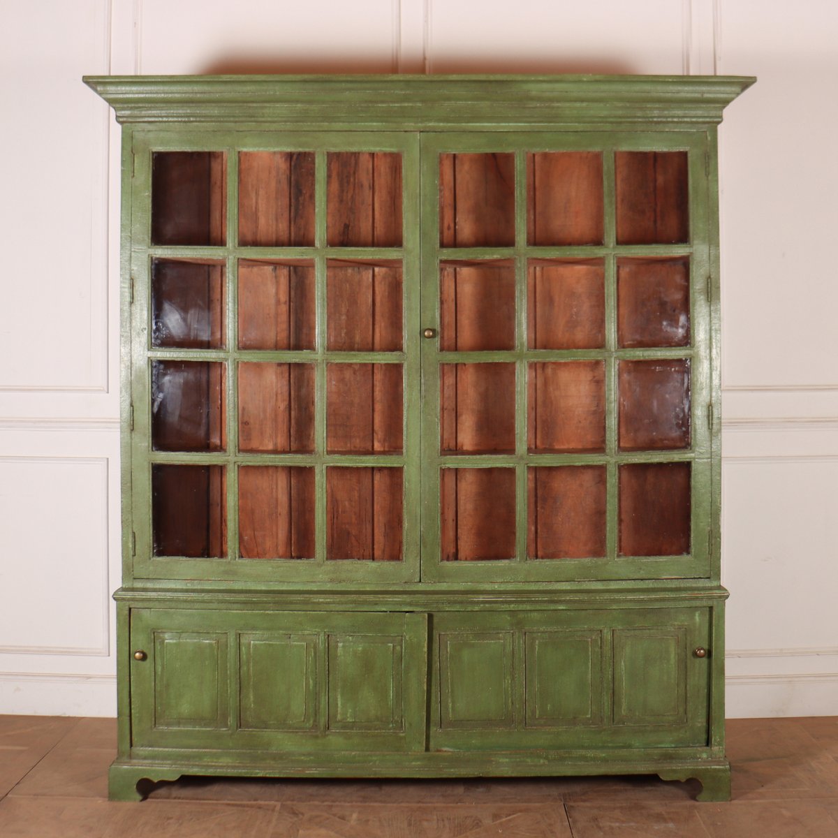 ArcadiaAntiques's tweet photo. Good 19th Century Dutch painted kitchen cabinet with glazed doors on the top and sliding doors on the base. Price: £5,995
https://t.co/ntQ9Hz6x8C
#DutchKitchenCabinets #KitchenCabinets #paintedkitchencabinets https://t.co/uLz15V207i