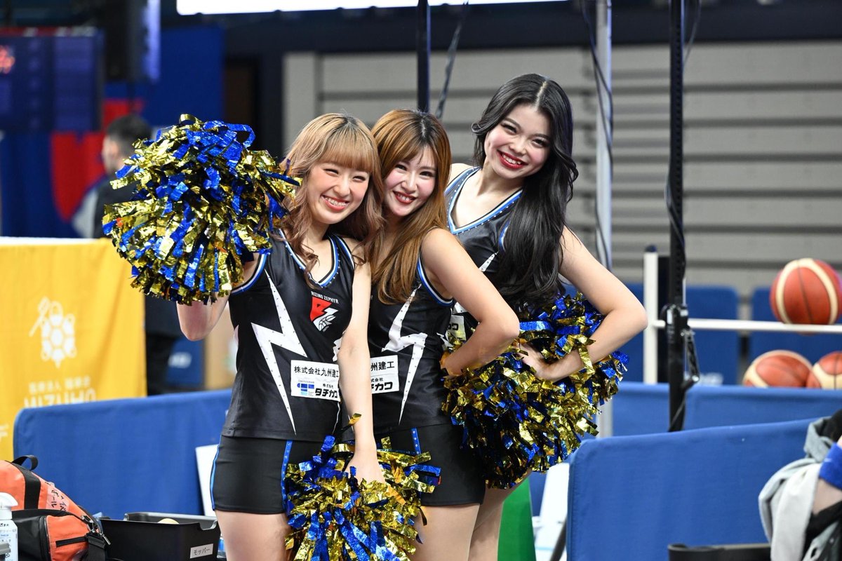 aina_cheer0506's tweet photo. 本日奈良戦🦌!!
19:00-Tip offです!🏀
バスケットライブポチポチ一緒に押して応援しましょう💙💙
Let's go RIZING⚡️⚡️⚡️
#ライジングゼファーフクオカ #RsunZ
#Bチア #Bリーグ #cheer #cheerleder https://t.co/aq2MSIDhfc
