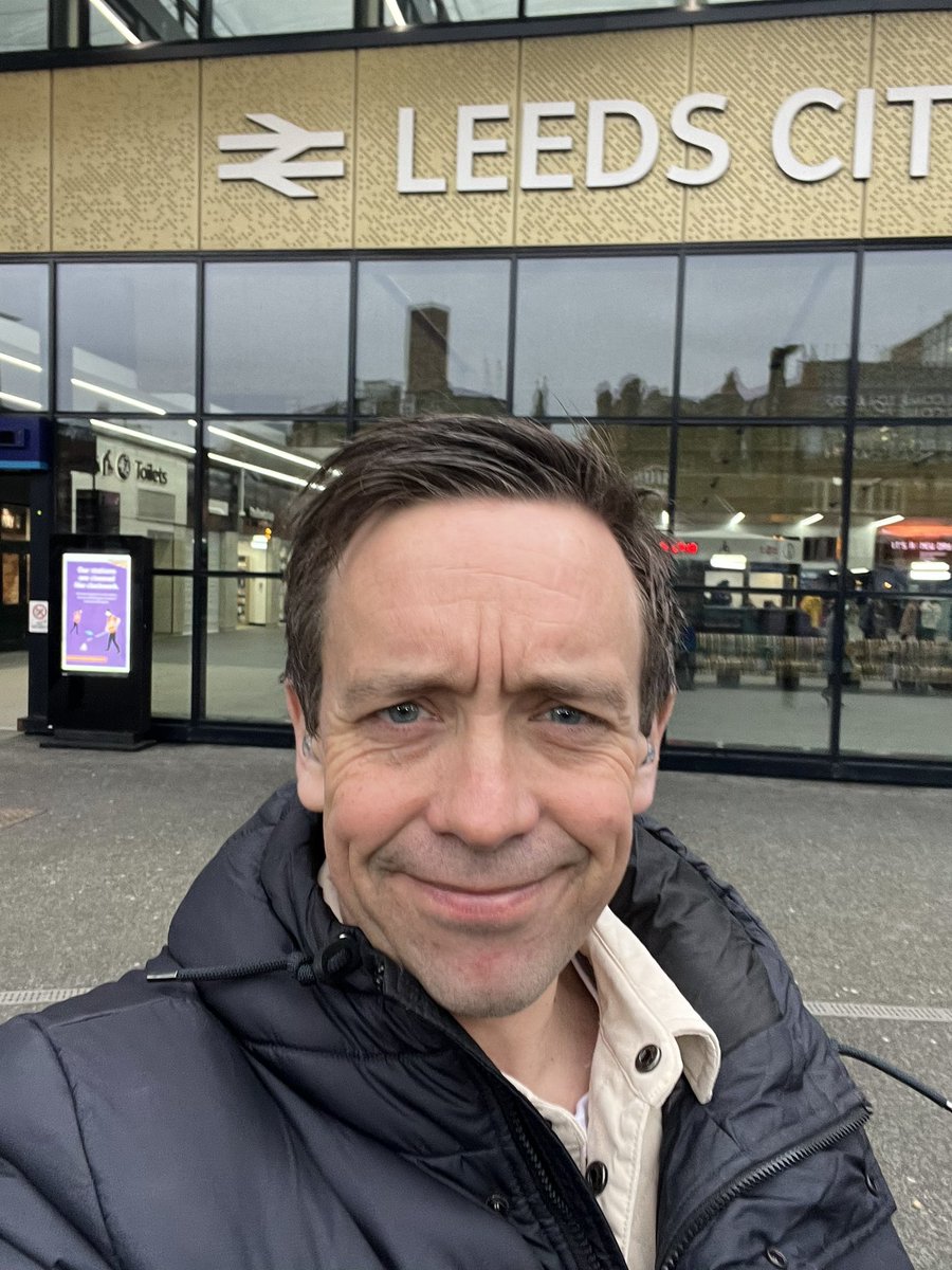 Stef_W's tweet photo. Made it to Leeds (with less wild hair) for the #netzerohack with @Northpowergrid Grid is where is all began with me with https://t.co/gQKddkP8a5 https://t.co/3MxQuNUL3W