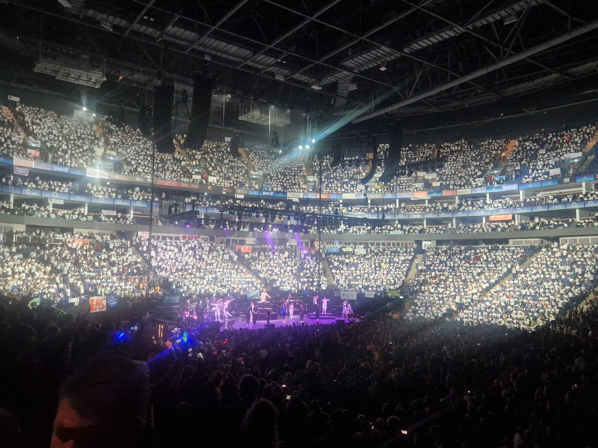greatberryps's tweet photo. What a great evening at the O2 @YVconcerts concert last night. A huge thank you to the 115 family members who came and supported the children. Thanks to our brilliant staff and parent volunteers for taking the children and most of all well done to our amazing Y6 Choir. #memories https://t.co/s0bIt3sSgj