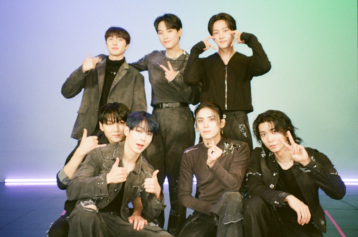 M2MPD's tweet photo. 필름카메라로 기록한 1월의 추억📸 2월에도 쭈욱 엠투와 함께해요❣ #1월의엠투 #M2film #릴레이댄스 #SF9 #에스에프나인 @SF9_FANCLUB https://t.co/KBWUDoHmS3