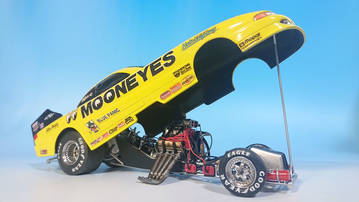 #今月作ったプラモ晒そうぜ

Revell 1/24 Mooneyes FunnyCar
Kenji Okazaki   Jim Dunn Racing

1/4mileを速く走る為だけに特化した爆走マシン、スタートシグナル作って2台並べたい！

#爆走レーサーグランプリ