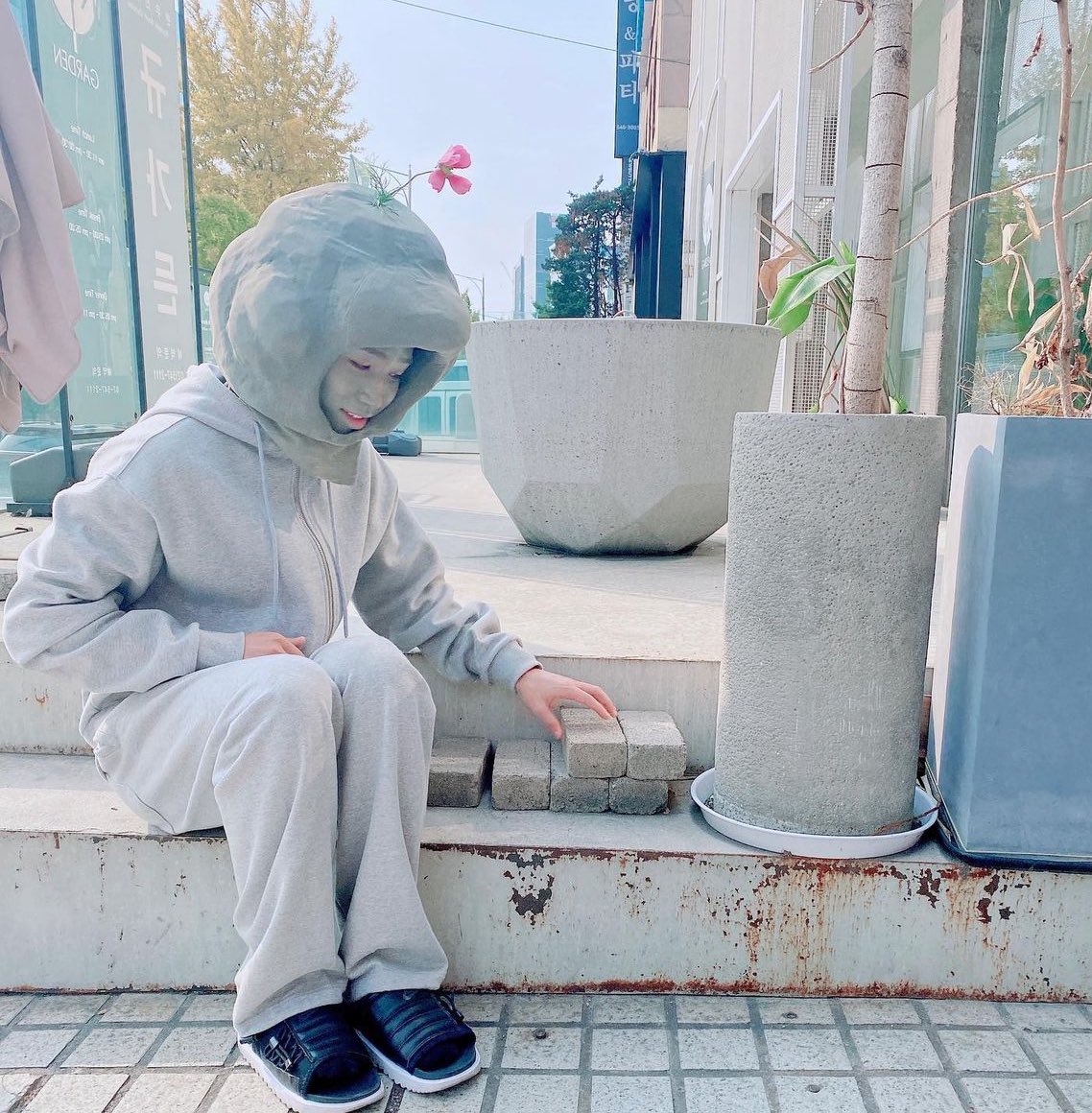 NF_sssnz9's tweet photo. 저 돌멩이가 우리 돌멩이인가요? https://t.co/iOECSnRI1j