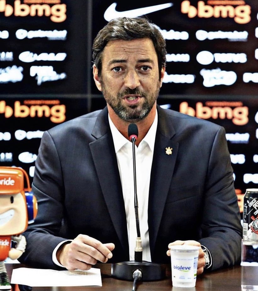 cg_tipss's tweet photo. Nunca esqueçam quem fez um contrato com o mano até 2025 com uma multa de 20 milhões.

Nunca esqueçam quem envolveu CINCO jogadores por 50% de Yuri Alberto. 

Nunca esqueçam quem trouxe Fausto vera e Matias rojas para o Corinthians.

Nunca esqueçam. https://t.co/hV77UFeWcE