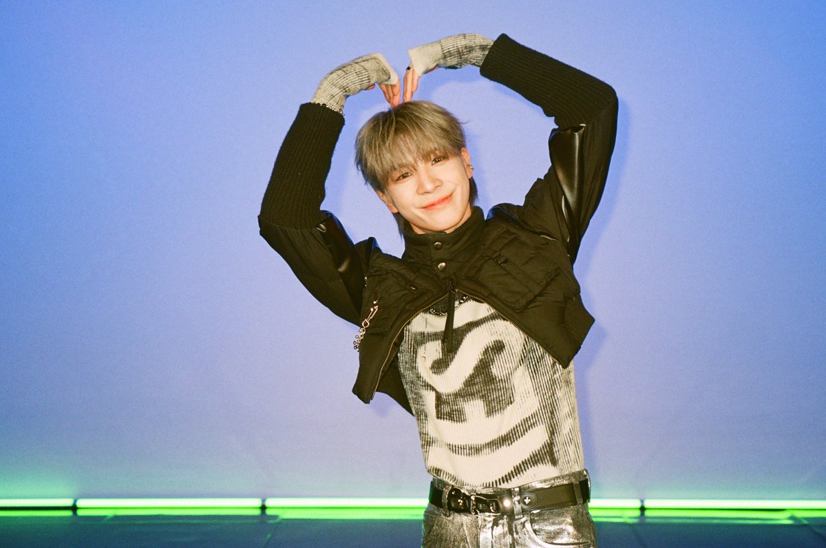 M2MPD's tweet photo. 필름카메라로 기록한 1월의 추억📸 2월에도 쭈욱 엠투와 함께해요❣ #1월의엠투 #M2film #릴레이댄스 #JD1 #제이디원 @jd1_official https://t.co/upfiwNO8Ts