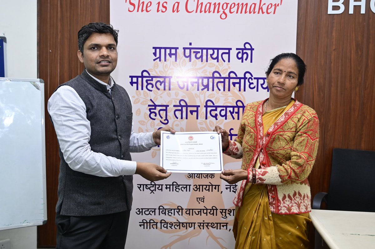 AIGGPA's tweet photo. #SheisaChangemaker
Batch 5,Narmadapuram District.
We recognized the dedication and accomplishments of women leaders from various Gram Panchayats of the district by presenting them with certificates upon the completion of a successful three days residential training programme. https://t.co/ZgmQl7KnKw