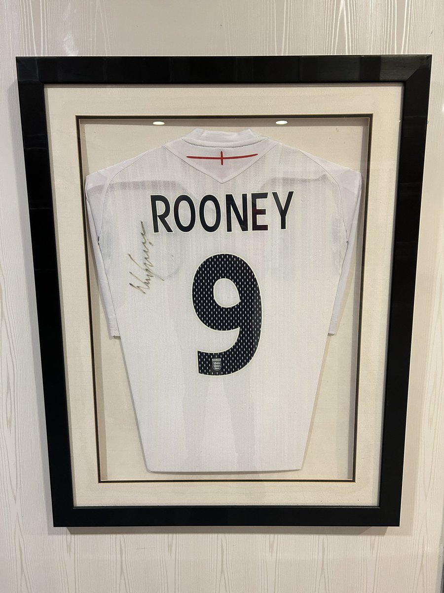 jamiemcnee's tweet image. Selling a few signed football shirts. Anyone interested feel free to give me a message. 👍🏻