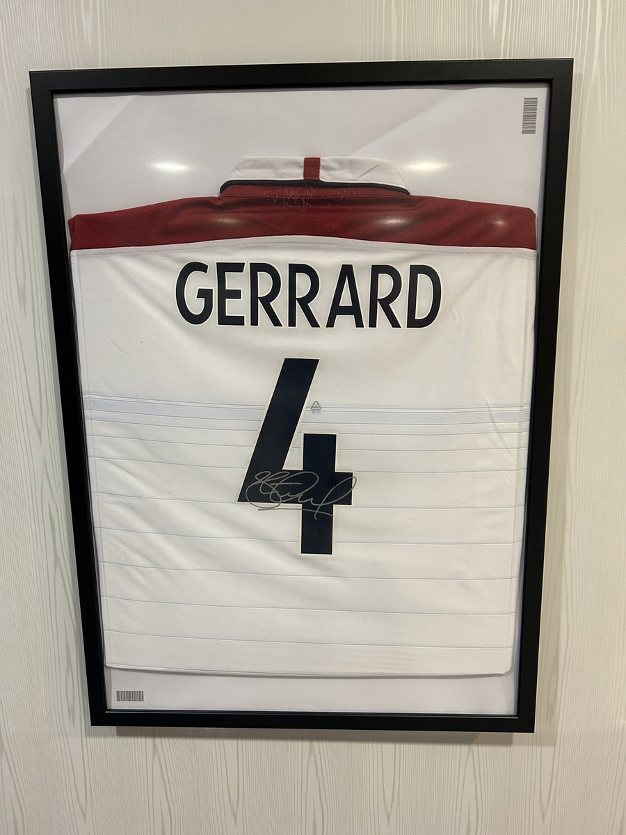 jamiemcnee's tweet image. Selling a few signed football shirts. Anyone interested feel free to give me a message. 👍🏻