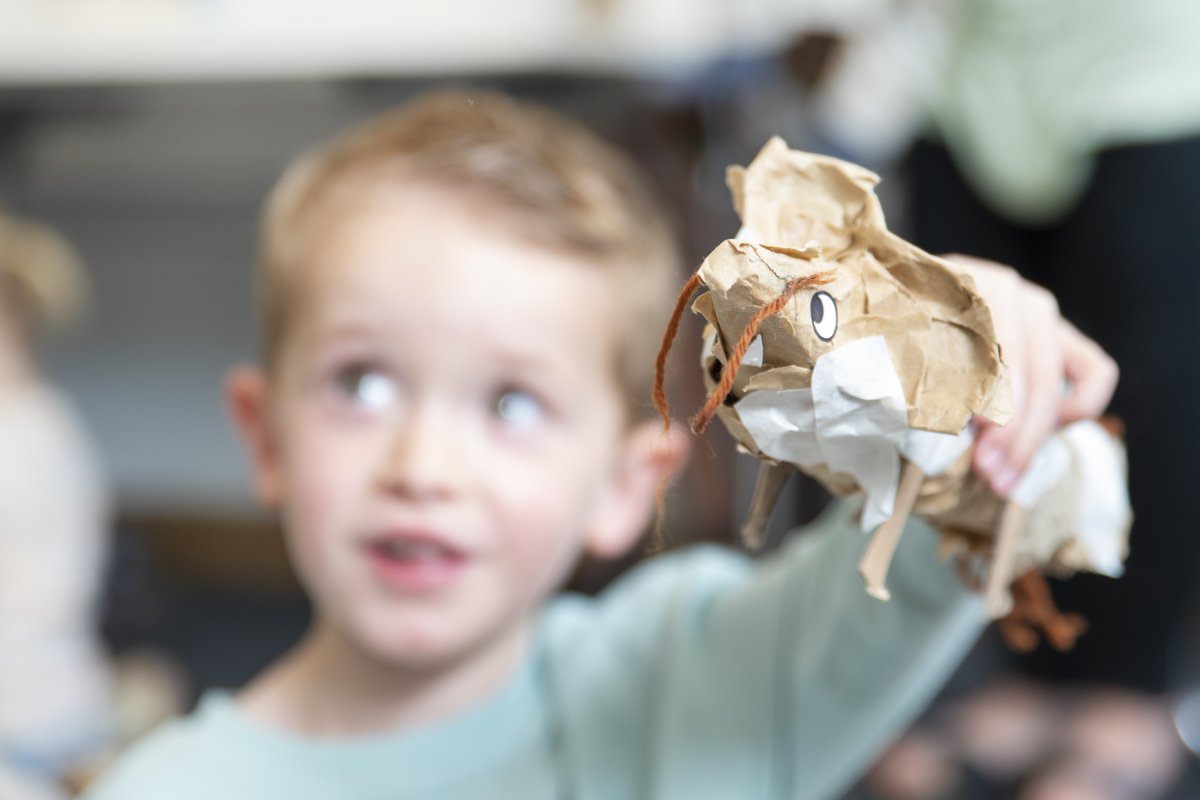 miner2major's tweet image. Little Creatives is back this March, bringing 5 new artists to spark the creativity in your little ones! 🎨

Sessions are designed to help early years' children unleash their creative imagination 🖌️🍂🌳

Check all dates and times @Nottslibraries here: bit.ly/3OmoimO