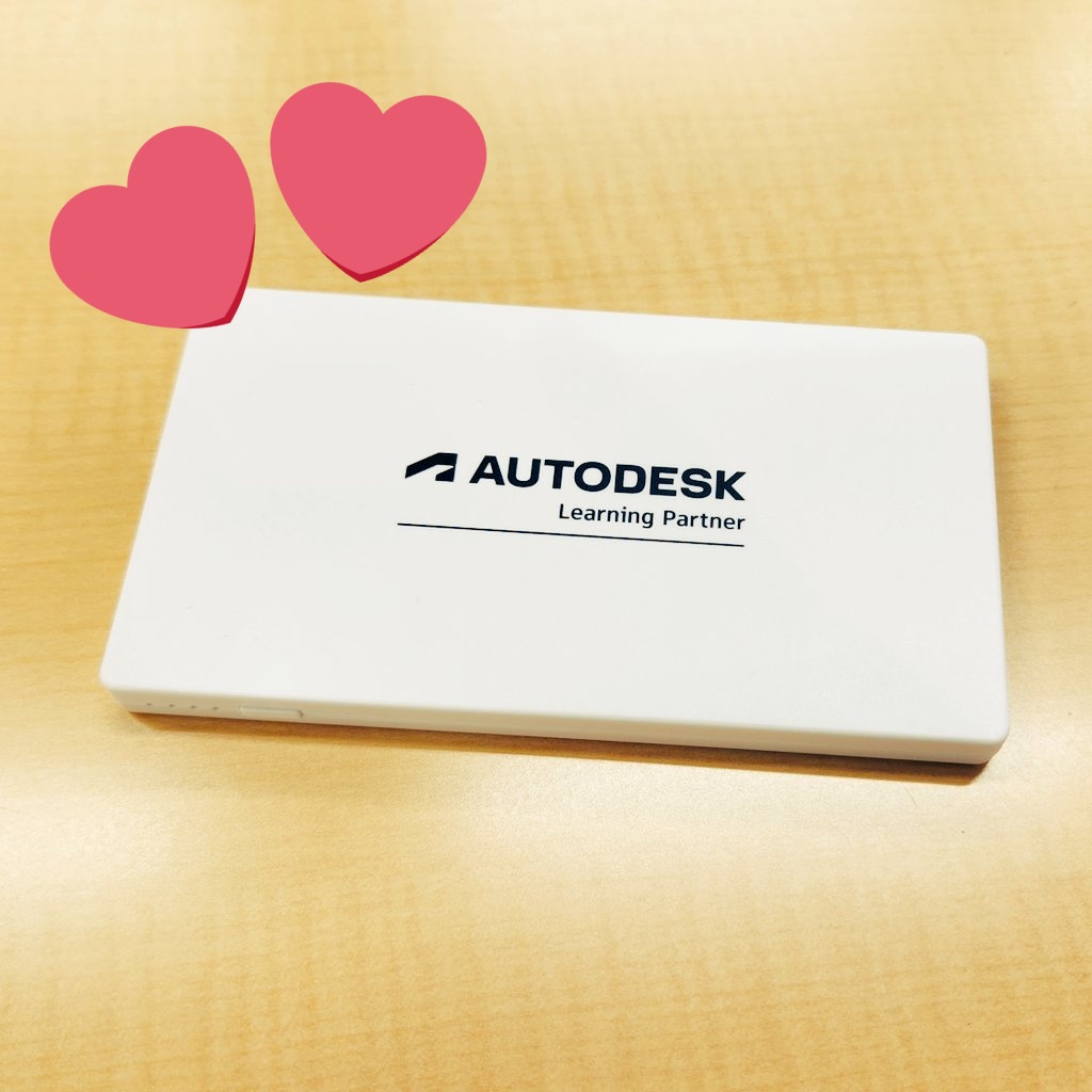 言うのが遅れたけどモバイルバッテリー届いた！！
最近買おうかと悩んでたからありがたく使わせてもらおっと♪( ◜ω◝و(و "
 #Fusion360