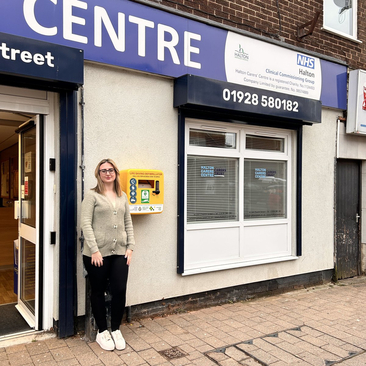 HaltonCarers's tweet photo. Weโre thrilled to announce that Halton Carers Centre now has a life-saving Defibrillator outside our building, thanks to the generous support of @NWAmbulance ๐๐ This valuable addition joins several others dotted around Runcorn Old Town ๐#communitydefibproject #runcorn https://t.co/vaW0tjaG1l