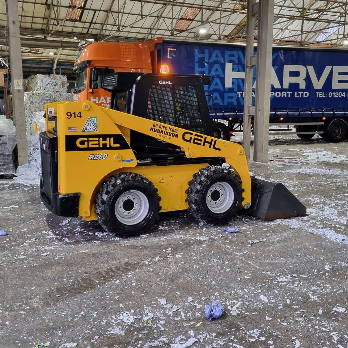Another of our #Gehl skidsteers out on hire for a long-standing customer, <a href="/VeoliaUK/">Veolia UK</a>  - thanks for your business 👍  #skidsteer #skidsteerloader #wastemanagement #recycling